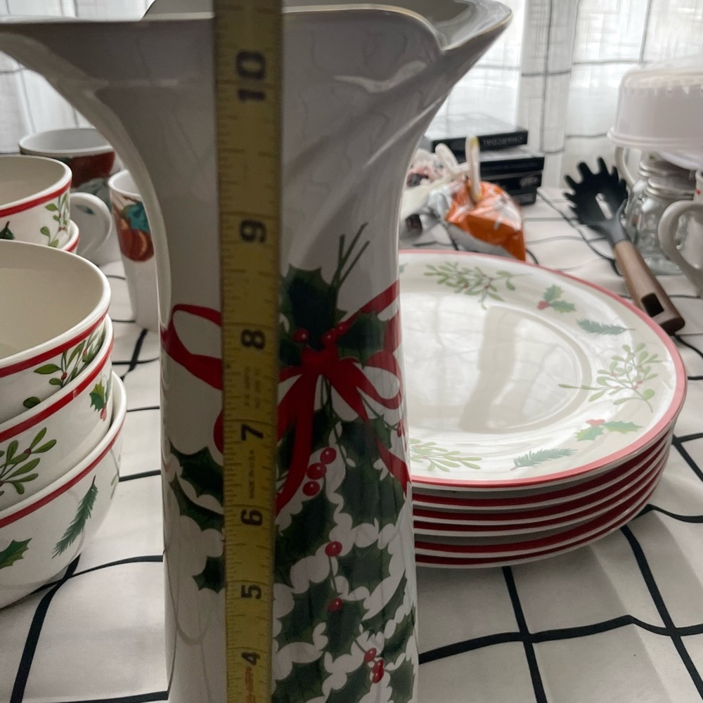 Vintage 1989 Mount Clemons Pottery Ribbon & Holly Christmas Stoneware Vase